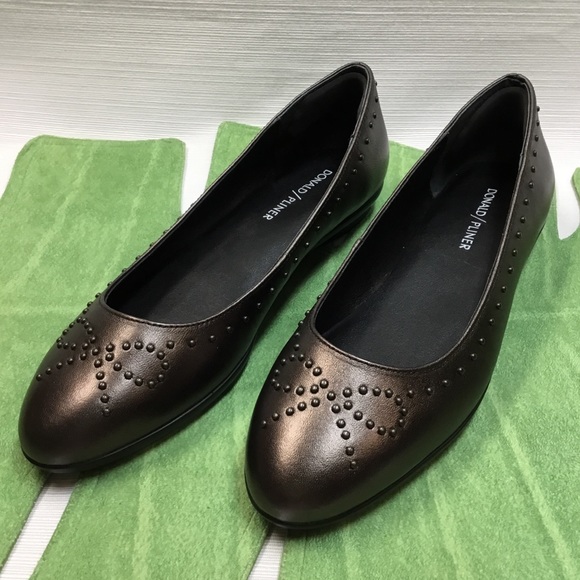 Beautiful Bronze Flats by Donald Pliner - Picture 2 of 8